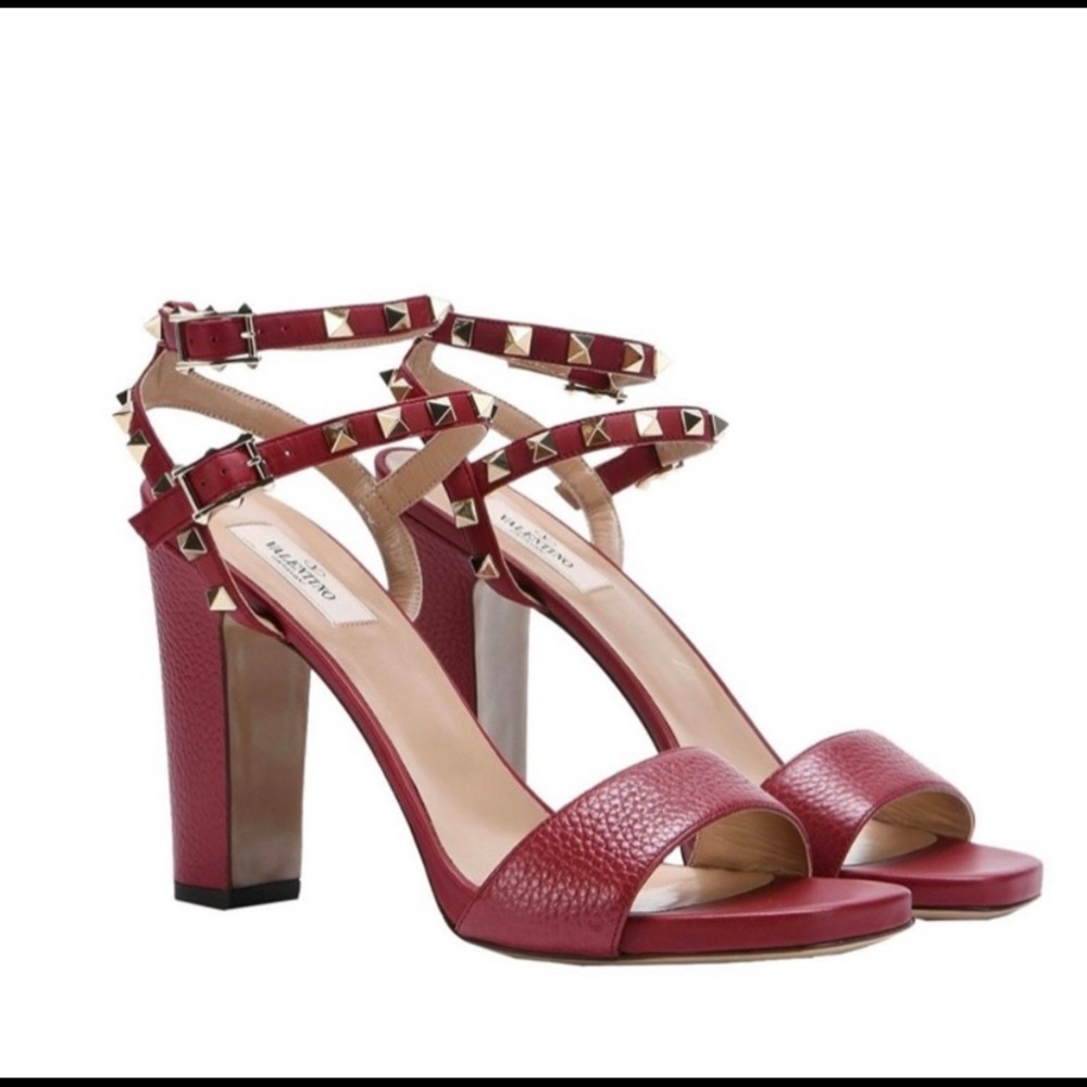 Valentino Rockstuds Ankle Strap Sandals - Rubino